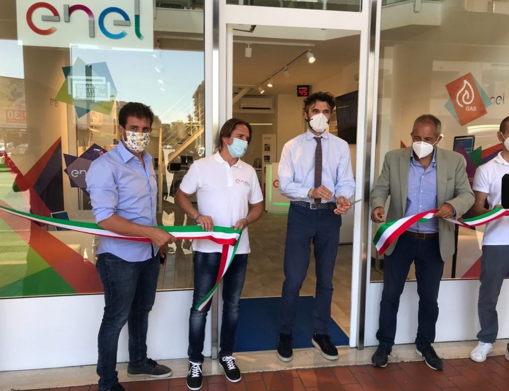 Nuovo spazio Enel in viale della Repubblica stamani l’inaugurazione nel segno della ripartenza