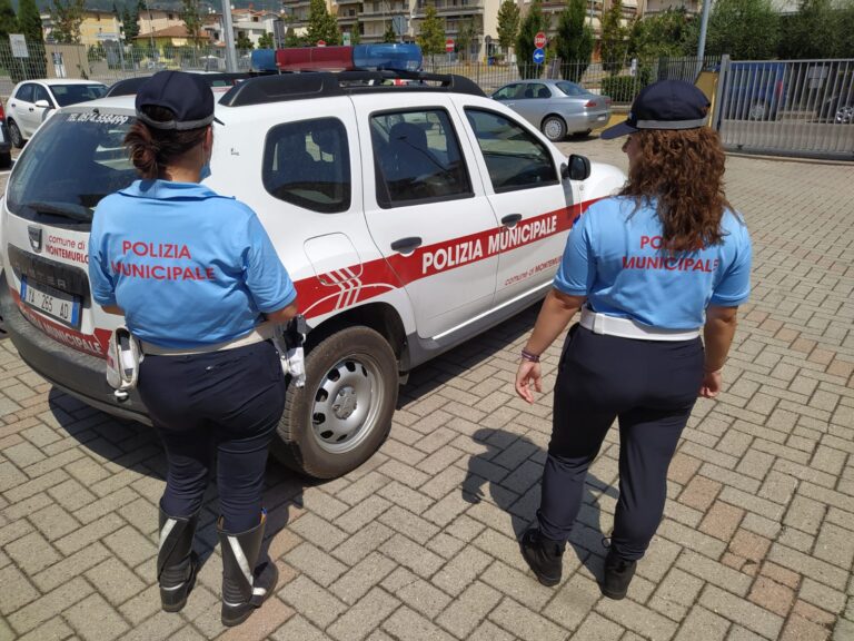 Si fingono agenti della Polizia locale per mettere a segno furti nelle case
