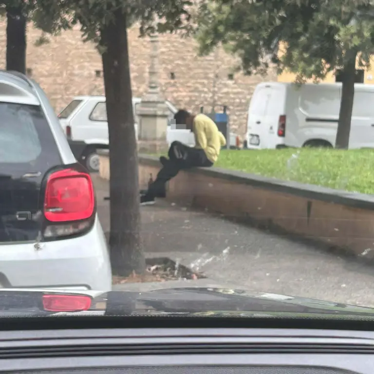 Si droga vicino al Conservatorio di San Niccolò, allarme dei genitori. Il consigliere Rizzo (FdI): “Necessario intervenire”